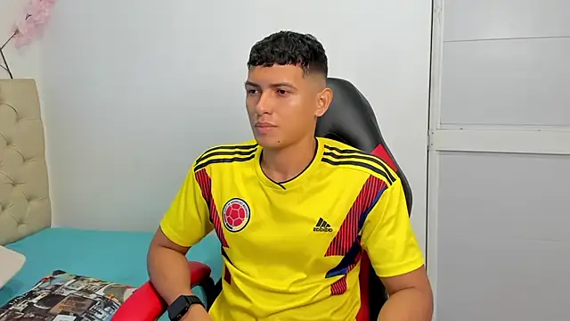 Snapshot of yei-sant chatting on 10.25.25 yei-sant online show from 10.25.25