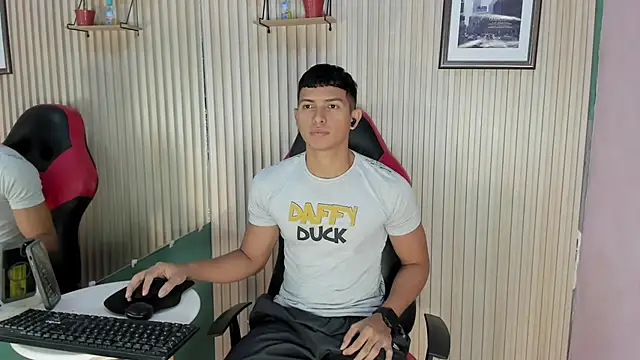 Snapshot of yei-sant chatting on 10.31.25 yei-sant online show from 10.31.25