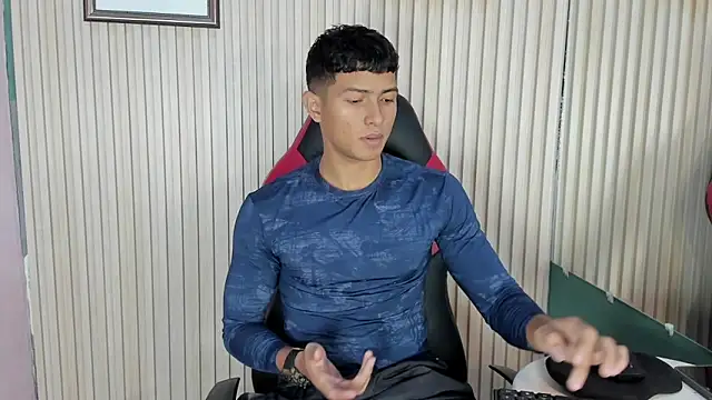 Snapshot of yei-sant chatting on 11.05.25 yei-sant online show from 11.05.25