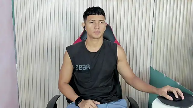 Snapshot of yei-sant chatting on 11.06.25 yei-sant online show from 11.06.25