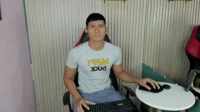 Snapshot of yei-sant chatting on 11.07.25 yei-sant online show from 11.07.25