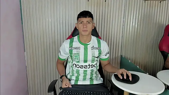 Snapshot of yei-sant chatting on 11.09.25 yei-sant online show from 11.09.25