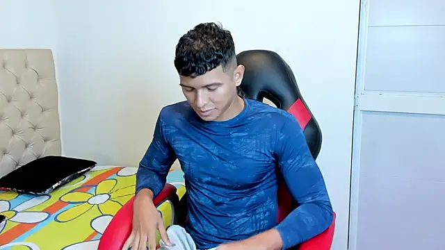 Snapshot of yei-sant chatting on 11.11.25 yei-sant online show from 11.11.25