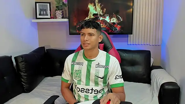 Snapshot of yei-sant chatting on 11.12.25 yei-sant online show from 11.12.25