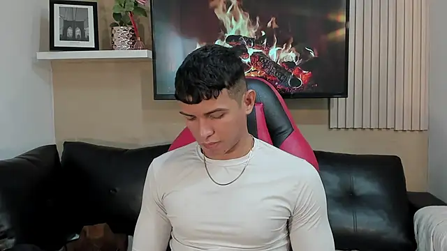 Snapshot of yei-sant chatting on 11.21.25 yei-sant online show from 11.21.25