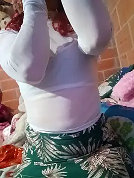 Snapshot of Rachhelle__ chatting on 12.30.24 Rachhelle online show from 12.30.24