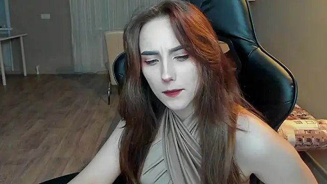 Snapshot of SilverDream chatting on 02.07.25 SilverDream online show from 02.07.25