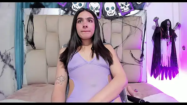 dafne queenn online show from 10.17.25