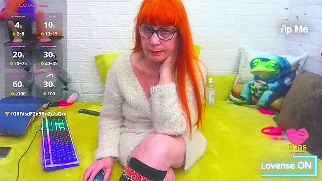 Snapshot of RedHousewife chatting on 04.30.26 RedHousewife online show from 04.30.26