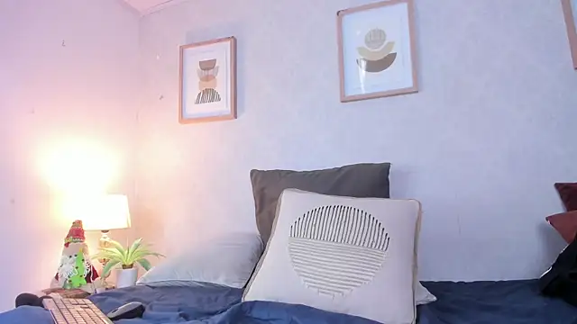 Caroline dh online show from 01.05.26