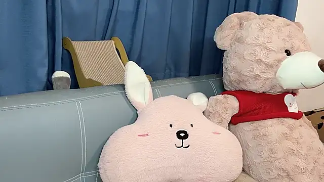 Snapshot of Lili-2 chatting on 10.21.25 Lili-2 online show from 10.21.25