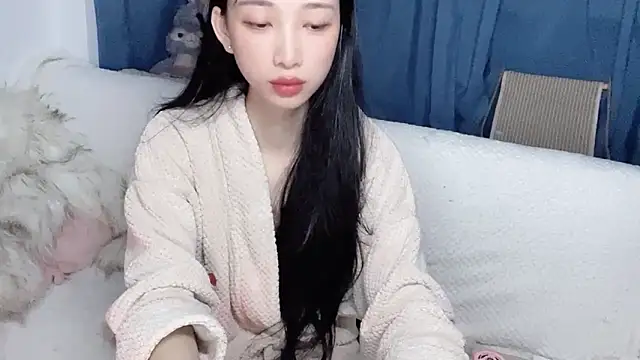 Snapshot of Lili-2 chatting on 11.22.25 Lili-2 online show from 11.22.25