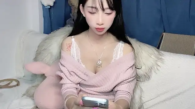 Snapshot of Lili-2 chatting on 12.14.25 Lili-2 online show from 12.14.25