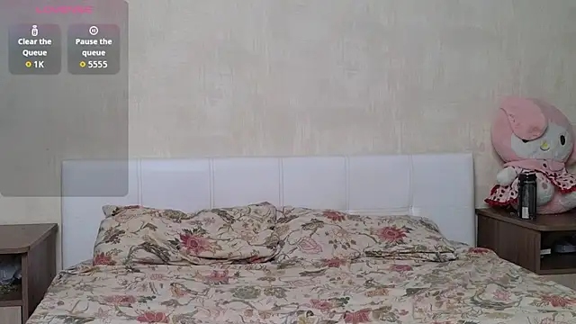 Snapshot of Betty_Blamee chatting on 10.13.25 Betty Blamee online show from 10.13.25