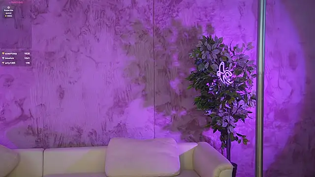 Julia  Star  online show from 02.25.25