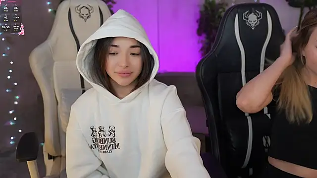 Julia  Star  online show from 02.26.25