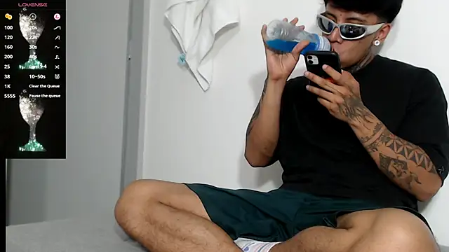 Nickhot0609 online show from 02.28.25