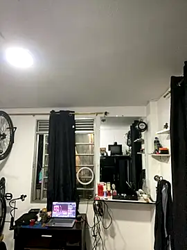 Jestebanano online show from 12.05.25