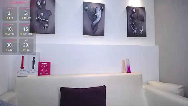 Snapshot of Melodi_Roux chatting on 12.17.25 Melodi Roux online show from 12.17.25