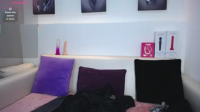 Snapshot of Melodi_Roux chatting on 01.09.26 Melodi Roux online show from 01.09.26