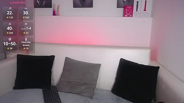 Snapshot of Melodi_Roux chatting on 02.11.26 Melodi Roux online show from 02.11.26