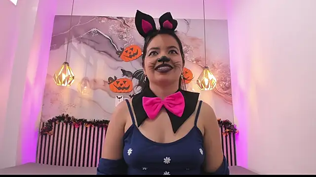 EvelynSweet1 online show from 10.31.25