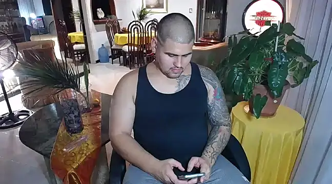 Snapshot of pitbullveryhot chatting on 02.08.25 pitbullveryhot online show from 02.08.25