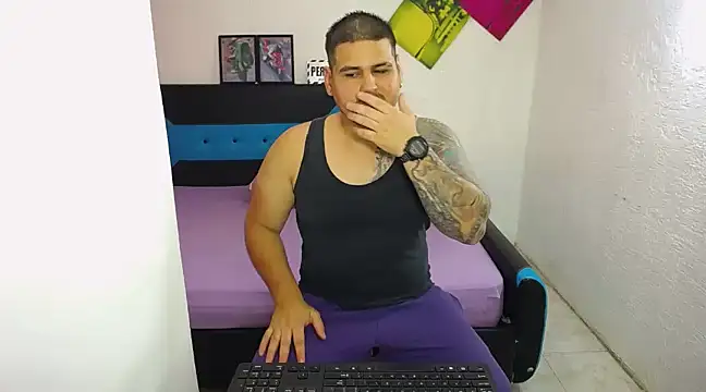 Snapshot of pitbullveryhot chatting on 03.10.25 pitbullveryhot online show from 03.10.25