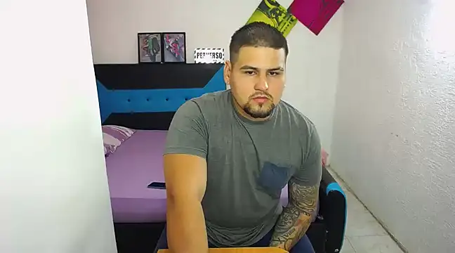 Snapshot of pitbullveryhot chatting on 03.11.25 pitbullveryhot online show from 03.11.25