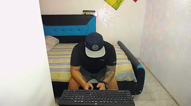 Snapshot of pitbullveryhot chatting on 03.15.25 pitbullveryhot online show from 03.15.25