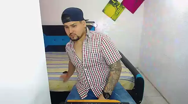 Snapshot of pitbullveryhot chatting on 03.16.25 pitbullveryhot online show from 03.16.25