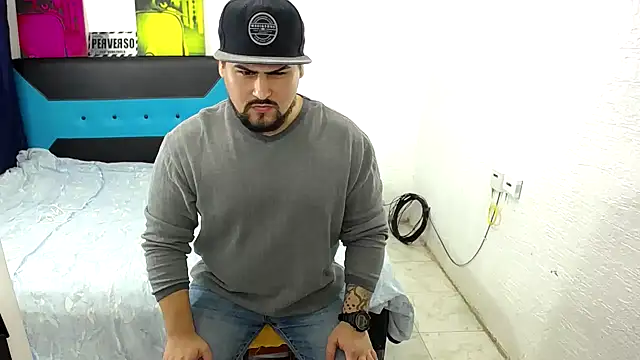 Snapshot of pitbullveryhot chatting on 10.03.25 pitbullveryhot online show from 10.03.25