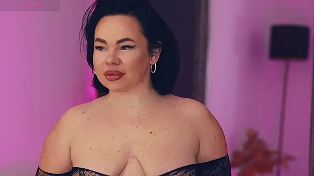 Snapshot of MissLilaa chatting on 11.10.25 MissLilaa online show from 11.10.25