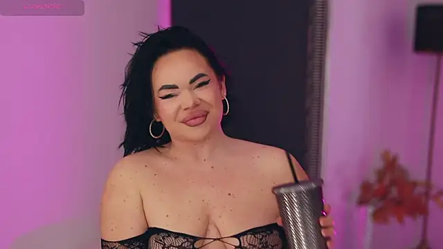 Snapshot of MissLilaa chatting on 11.16.25 MissLilaa online show from 11.16.25