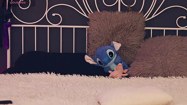 Snapshot of MissLilaa chatting on 11.25.25 MissLilaa online show from 11.25.25