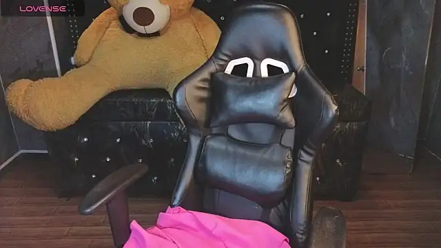 Kitty fox b online show from 11.29.25