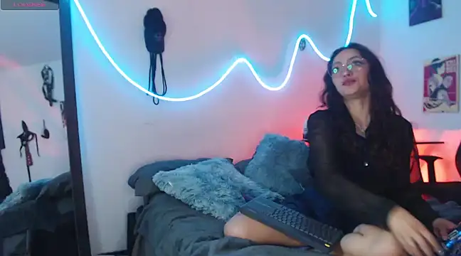 katianzayn online show from 12.14.24