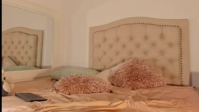 Snapshot of Scarlett_grand chatting on 02.04.25 Scarlett grand online show from 02.04.25