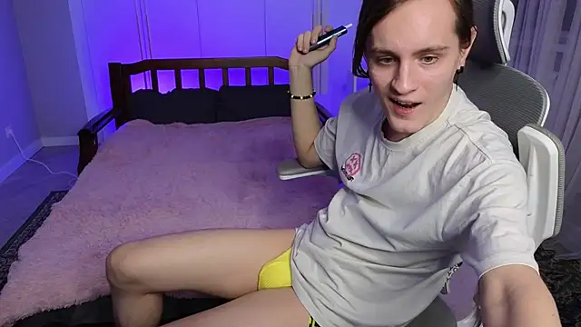 Snapshot of nikompell chatting on 12.15.24 nikompell online show from 12.15.24