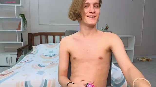 Snapshot of nikompell chatting on 01.01.25 nikompell online show from 01.01.25