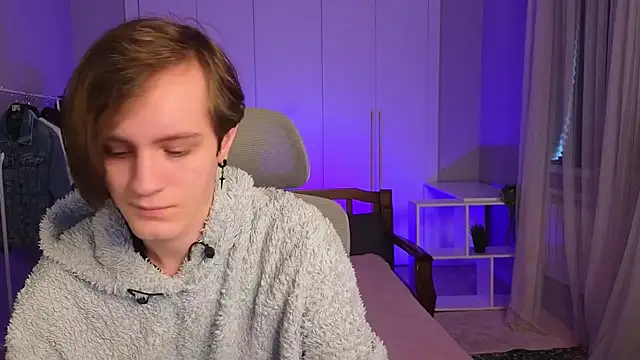 Snapshot of nikompell chatting on 02.28.25 nikompell online show from 02.28.25