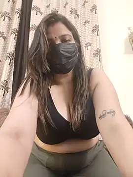 Snapshot of Archi-07 chatting on 02.26.25 Archi-07 online show from 02.26.25