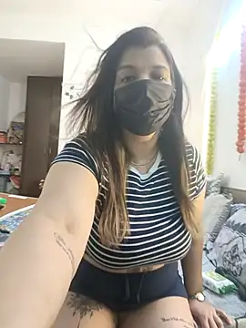 Snapshot of Archi-07 chatting on 09.22.25 Archi-07 online show from 09.22.25