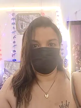 Snapshot of Archi-07 chatting on 10.24.25 Archi-07 online show from 10.24.25