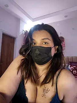 Snapshot of Archi-07 chatting on 11.16.25 Archi-07 online show from 11.16.25