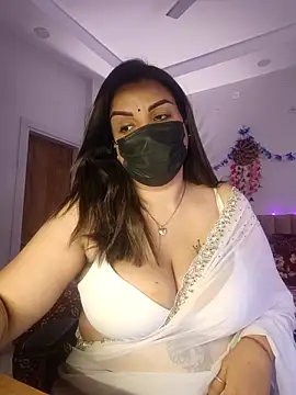 Snapshot of Archi-07 chatting on 11.18.25 Archi-07 online show from 11.18.25