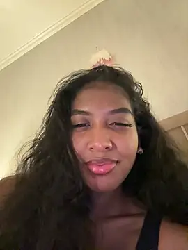 Snapshot of IamCrystal2 chatting on 12.16.24 IamCrystal2 online show from 12.16.24