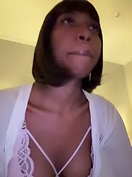 Snapshot of IamCrystal2 chatting on 01.03.25 IamCrystal2 online show from 01.03.25