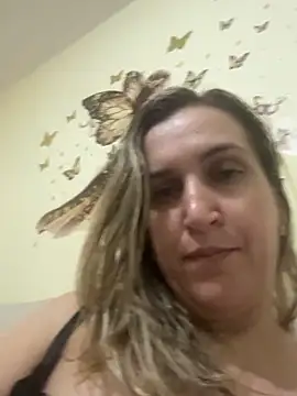Snapshot of Bia_sexynovaes chatting on 05.25.26 Bia sexynovaes online show from 05.25.26