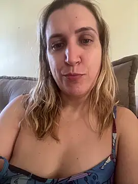 Snapshot of Bia_sexynovaes chatting on 05.27.26 Bia sexynovaes online show from 05.27.26